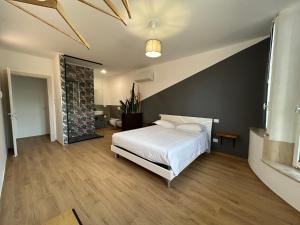 a bedroom with a white bed and a black wall at Li Piagge Guest House in Ascoli Piceno