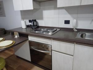 Η κουζίνα ή μικρή κουζίνα στο Departamento Condominio Serena Pacifico