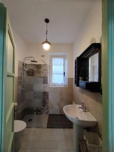 a bathroom with a sink and a shower at La casa di Nenni in Santa Giusta +10 photos