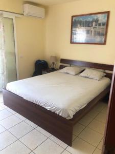 a bedroom with a large bed with white sheets at Apartment Paraiso Royal in Playa de las Americas