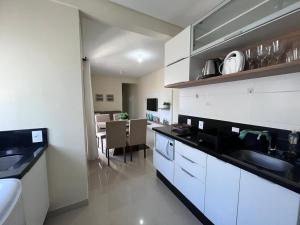 Η κουζίνα ή μικρή κουζίνα στο Conforto e aconchego pertinho do mar de Palmas