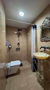 Ένα μπάνιο στο Panoramic Sea View on Malabata Beach, Huge Terrace, Two Bedrooms, Wifi, Garage