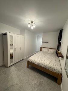 a bedroom with a bed and a dresser in it at Bota Property O in Kidlington