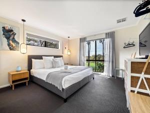 Postel nebo postele na pokoji v ubytování Notable Downs Estate near Margaret River Wineries