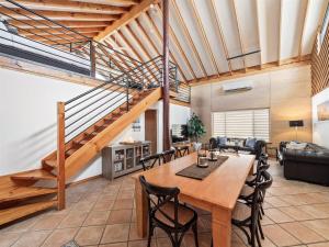 Χώρος καθιστικού στο Osprey Beachside Retreat - Good Times Guaranteed