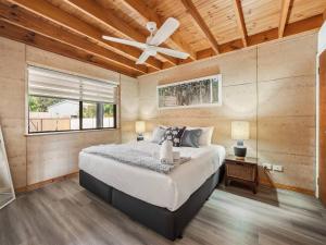 Ένα ή περισσότερα κρεβάτια σε δωμάτιο στο Osprey Beachside Retreat - Good Times Guaranteed