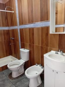 a bathroom with a toilet and a sink at Hospedaje TAWA WASI in Tilcara