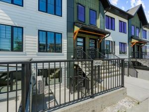 Το κτήριο όπου στεγάζεται  το διαμέρισμα