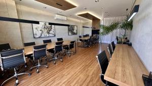a conference room with long tables and chairs in it at AP1607 ar cond piscina academia coworking etc in Juiz de Fora