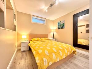 Ένα ή περισσότερα κρεβάτια σε δωμάτιο στο Cozy 1bedroom Suite in Vancouver Westside