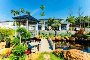 Κήπος έξω από το Quang Minh Villa