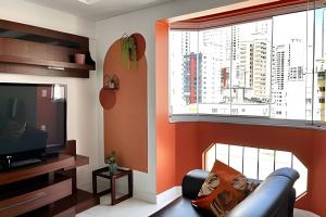 Μια τηλεόραση ή/και κέντρο ψυχαγωγίας στο CURTA! |197| Apê Central 2 Quartos Netflix