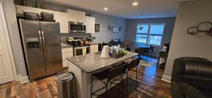 Η κουζίνα ή μικρή κουζίνα στο Modern Home Near Downtown +18 φωτογραφίες