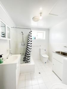 Ένα μπάνιο στο 2BR entire apartment beach