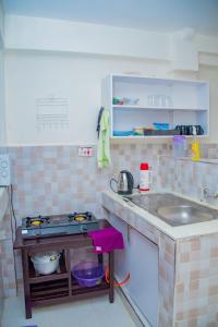 Η κουζίνα ή μικρή κουζίνα στο Waridi cozy home