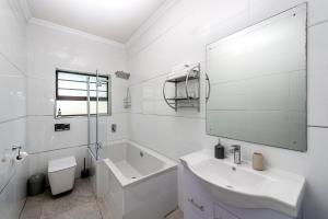 Ένα μπάνιο στο Bhotani Lodge +42 φωτογραφίες