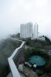 Πισίνα στο ή κοντά στο Spacious 2BR Hilltop Walk to SkyAvenue Genting Antara