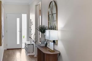 Ένα μπάνιο στο Serenity Escape - Designer Luxury Retreat with Private Sauna +27 φωτογραφίες