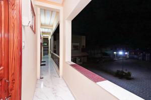 Swimmingpoolen hos eller tæt på Hotel O Chaitdeep Palace Lawn and Guest House