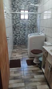 Koupelna v ubytování Casa Para 12 Pessoas c Piscina