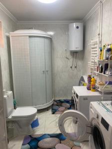 Ένα μπάνιο στο Guest House Karakol