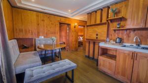Kuchyň nebo kuchyňský kout v ubytování Resort World Terelj