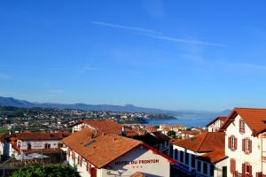 a view of a town with houses and the water at Hôtel & Appart-hôtel Olatua in Bidart