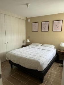 Ένα ή περισσότερα κρεβάτια σε δωμάτιο στο Moderno departamento en barrio residencial