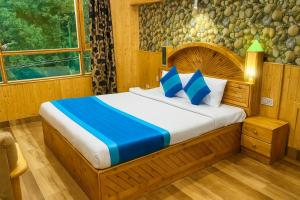 Postel nebo postele na pokoji v ubytování Nature Valley Farmhouse Resort by Raarees, Munnar #lap of nature #premium rooms #parking #Scenic view #garden with fireplace #property of the year