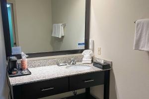 Gallery image of Sleep Inn & Suites Roseburg North Near Medical Center in Roseburg +17 photos