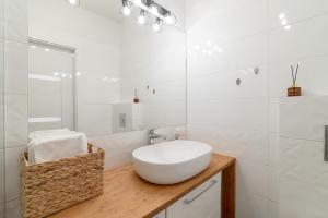Ένα μπάνιο στο APARTAMENT WARSZAWSKA klimatyzacja zamknięte osiedle parking +20 φωτογραφίες