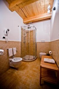 A bathroom at Masseria La Gravina