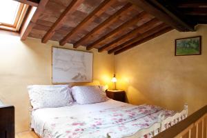 A bed or beds in a room at Poggio Imperiale Apartments