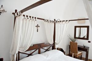 A bed or beds in a room at Masseria La Gravina