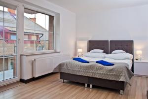 Ένα ή περισσότερα κρεβάτια σε δωμάτιο στο Haller House Apartamenty