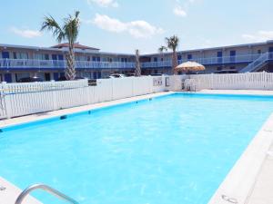 Bazén v ubytování Seashire Inn & Suites nebo v jeho okolí