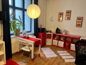 a room with a desk and a table with a lamp at Pension Frosch Hostel in Berlin