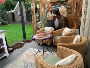 Χώρος καθιστικού στο Romantisch Wellness Appartement met privé Hottub Sauna Gamesroom