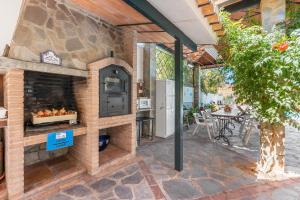 an outdoor pizza oven on a patio at Casa Hitos in Monachil