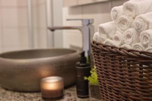 a basket of towels on a counter next to a sink at Rum För Resande in Skellefteå