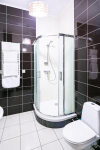 Koupelna v ubytování Apartment Fedkovycha + 72 fotografií