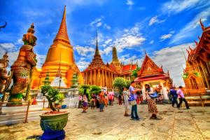 a group of people standing in front of a temple at GO INN Suvarnabhumi Airport-ซอยลาดกระบัง 11 in Lat Krabang