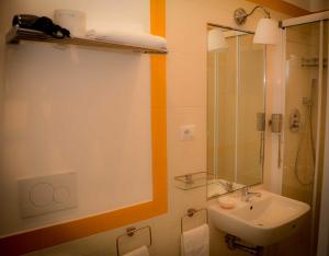 A bathroom at Rome Together Guest House
