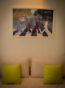 A seating area at Rome Together Guest House