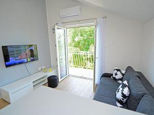 TV a/nebo společenská místnost v ubytování Apartmani Luka & Iva