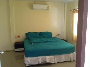 Katil atau katil-katil dalam bilik di Kathu Waterfall Bungalow