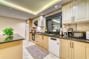 Gallery image of Modern Villa Private Pool 10 min to Kleopatra Beach in Kozyaka +19 photos