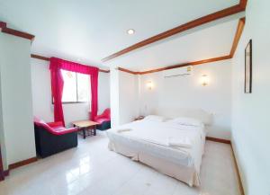 Gallery image of Break Point Hotel in Patong Beach