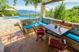 Gambar di galeri bagi Ivanini secluded stone Villa with a stunning view di Brseč +29 gambar