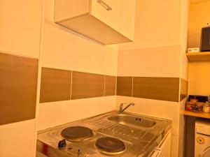 Kuchyň nebo kuchyňský kout v ubytování L'Escapade-Vélodrome-La Timone-Balcon-Wifi-Netflix-Urban NestConciergerie